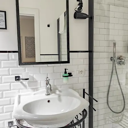 Maison Bonheur Bed & Breakfast 4*