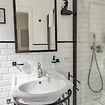 Maison Bonheur Bed & Breakfast 4*